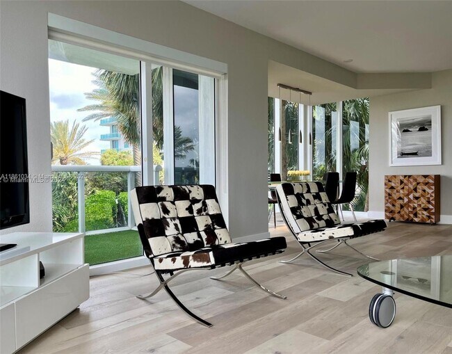 Building Photo - 10275 Collins Ave