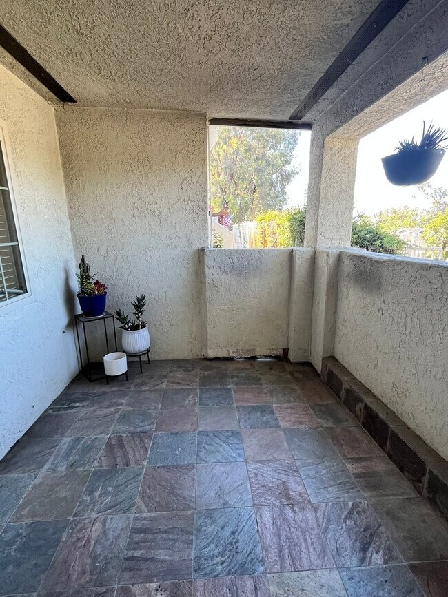 Building Photo - PRICE REDUCED!  Remodeled Ground Level Condo in MV!