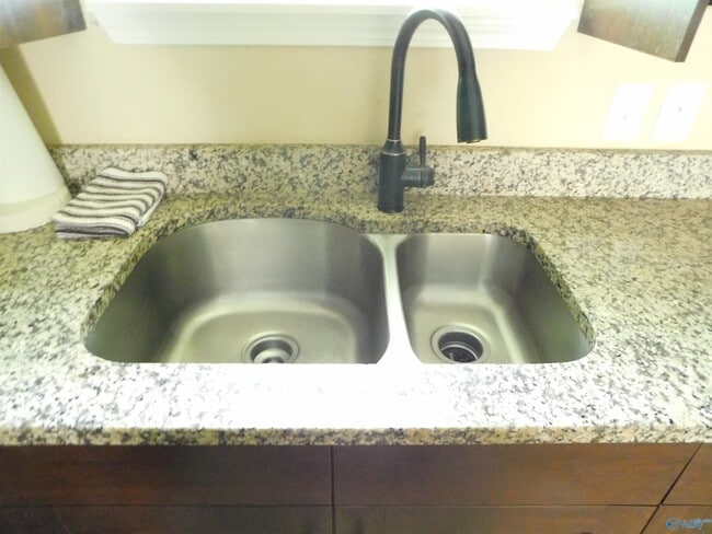 Building Photo - 314 Harolds Dr NW