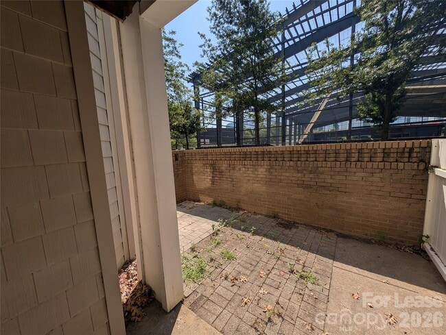 Building Photo - 306 S Cedar St