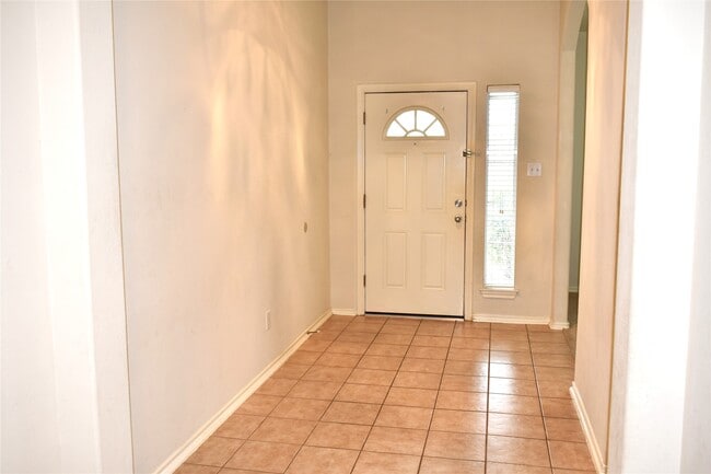 Building Photo - 18314 Manorcliff Ln