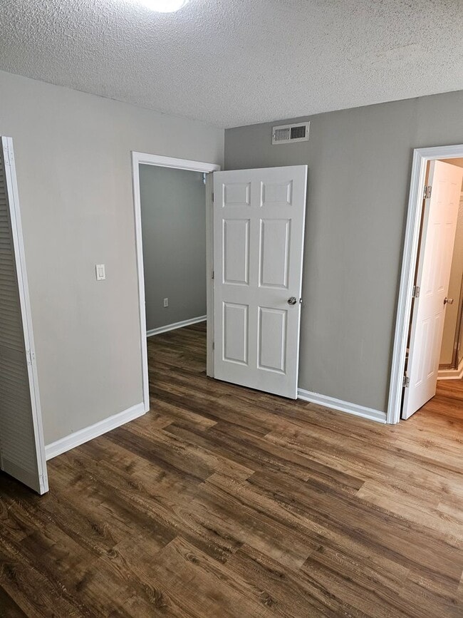 Building Photo - 1737 Moses Ave