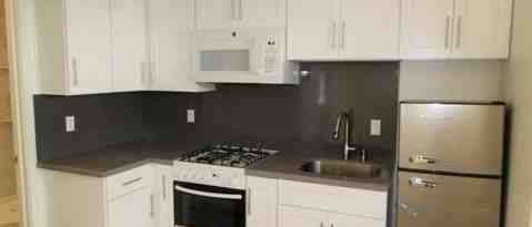 Building Photo - 745 1/2 Fine St-
