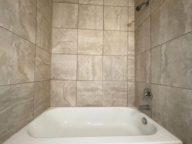Building Photo - MOVE IN SPECIAL!!! Town home for rent