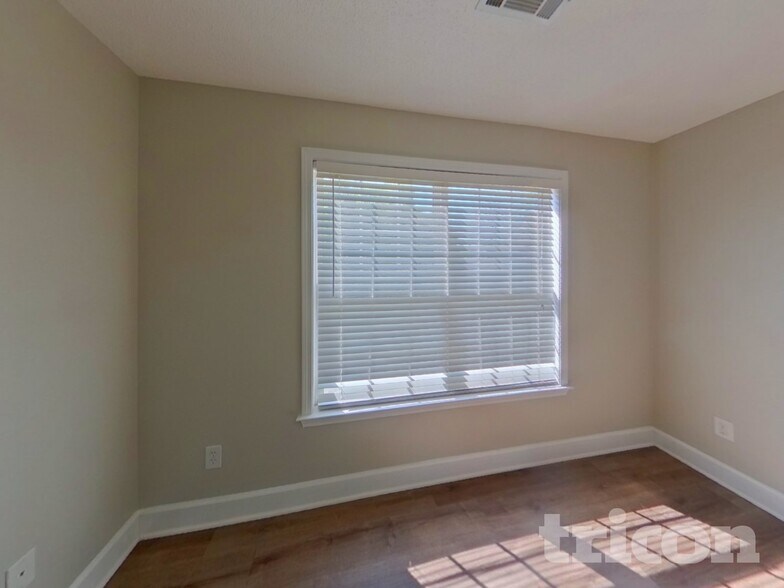 Building Photo - 111 Beaverbrook Ln