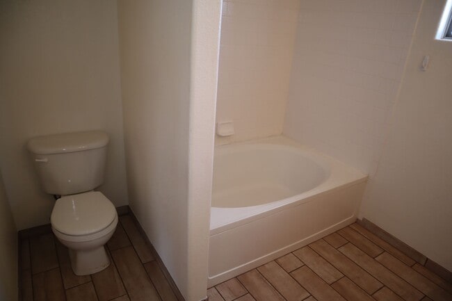 Building Photo - Hear The Songbirds Sing!