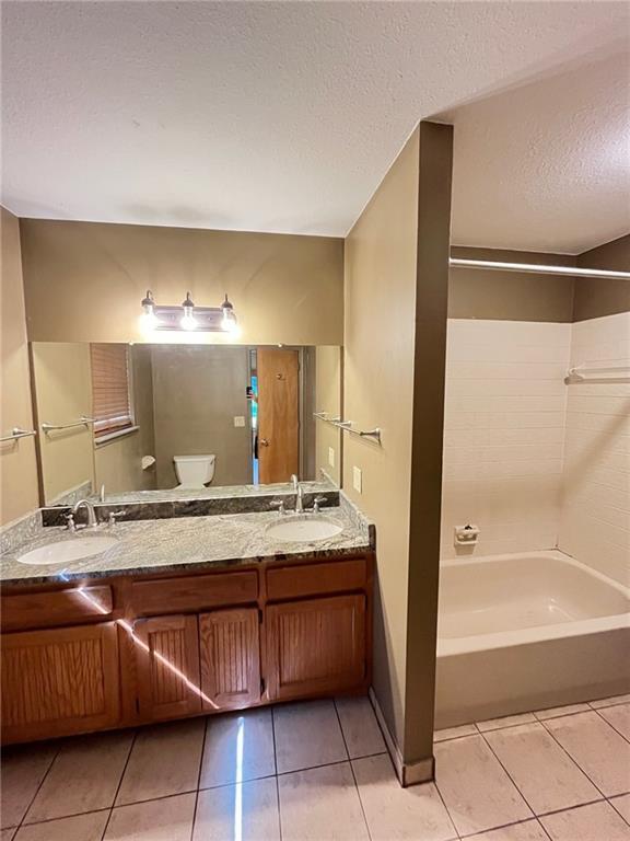 Building Photo - 2113 Loren Cir