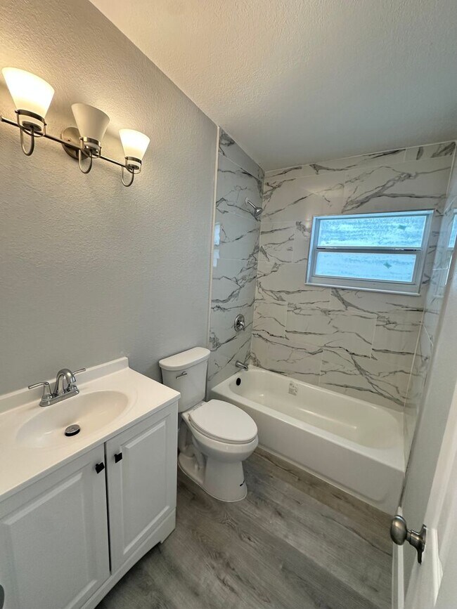 Building Photo - 4-Bedroom Home with Modern Touches!