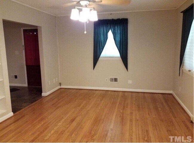 Building Photo - 604 Maple Ln