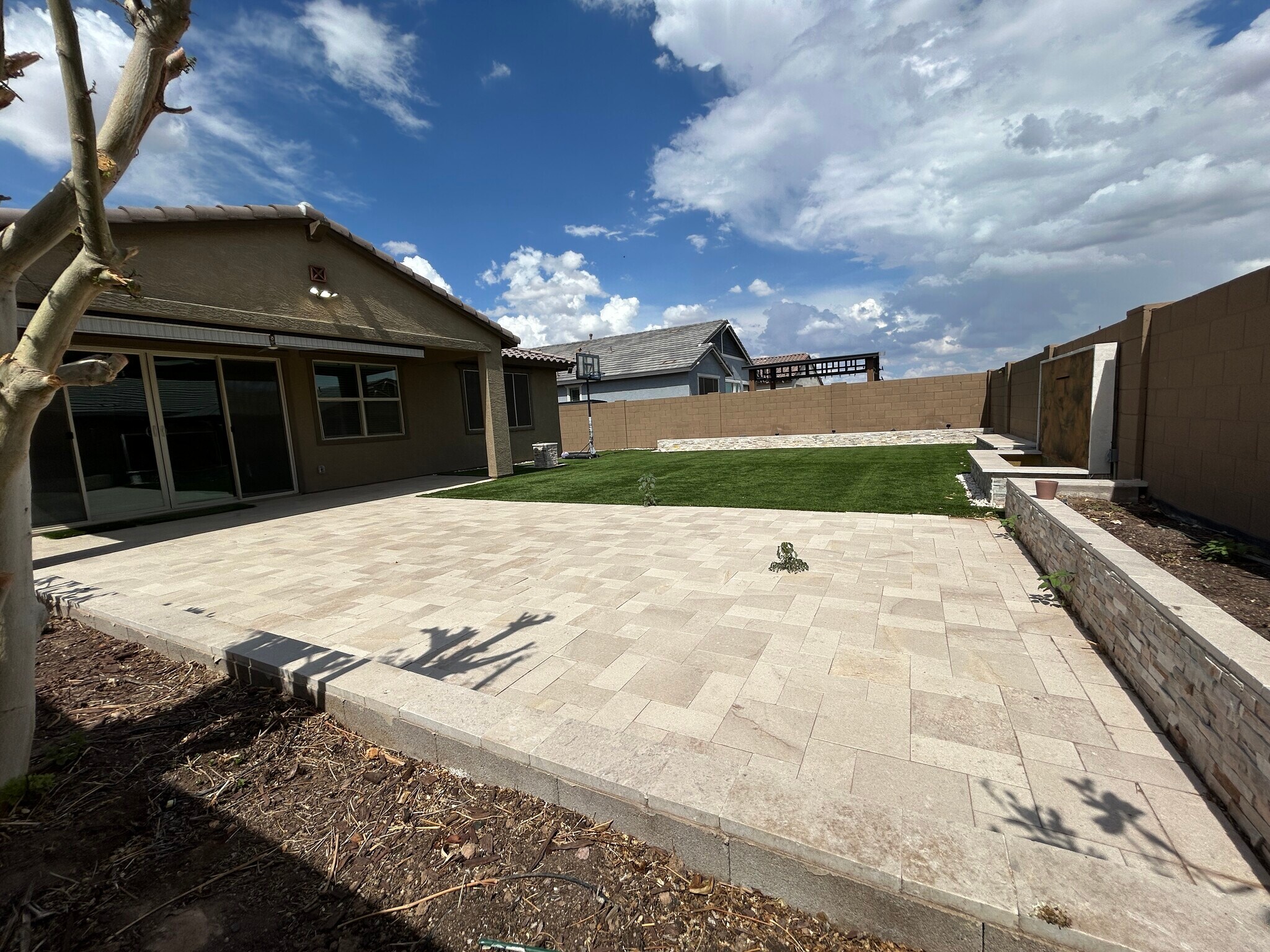 Building Photo - 2241 E Meadowview Ct