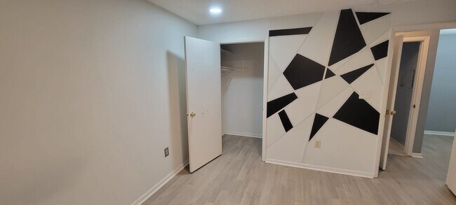 Building Photo - 1811 Ravens Crest Dr