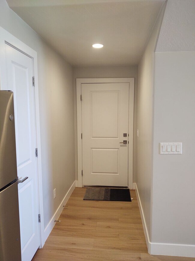 Building Photo - UTILITIES INCLUDED PERFECT 1 Bedroom 1 Bath