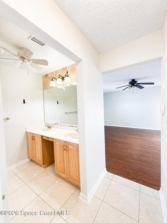 Building Photo - 270 Quail Dr
