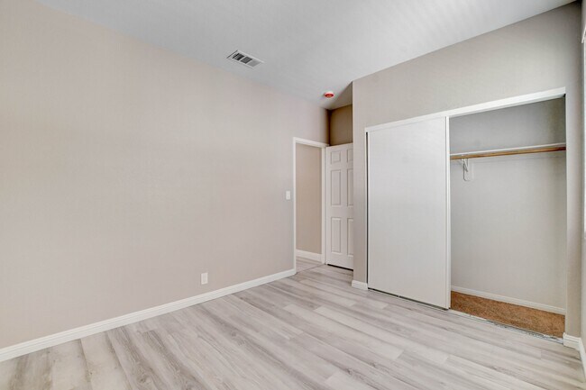 Building Photo - 5155 W Tropicana Ave
