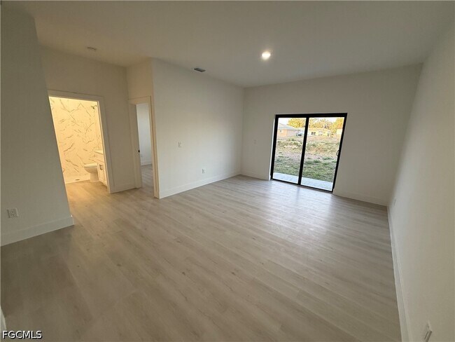 Building Photo - 227 Hightower Ave S