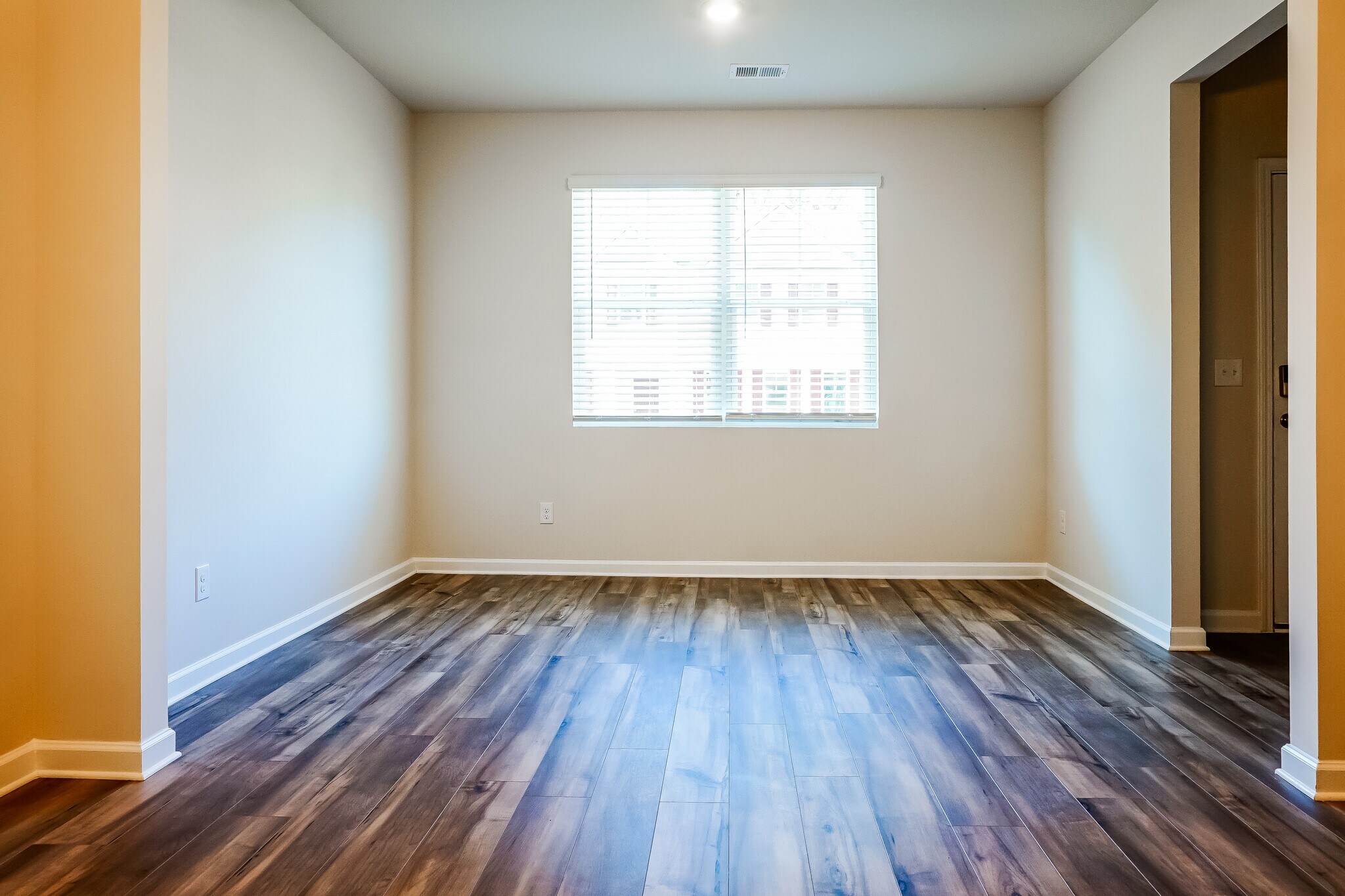 Building Photo - 2837 Saratoga Lake View