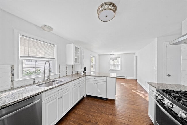 Building Photo - 8 Petrel Rd