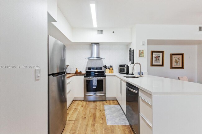 Building Photo - 19999 E Country Club Dr