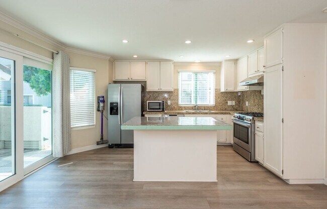 Building Photo - 166 Greenmoor