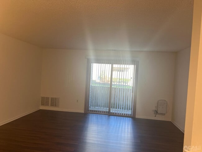 Building Photo - 1019 Ravens Crest Dr