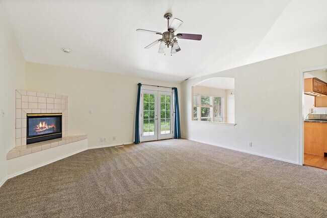 Building Photo - 1725 N Eagle Creek Way