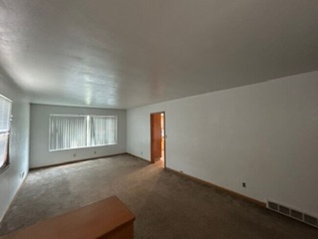 Building Photo - 22 S Randall Ave