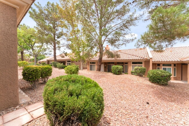 Building Photo - Sun City Summerlin 2 bedroom and 2 bathroom in a  55 and older Neighborhood