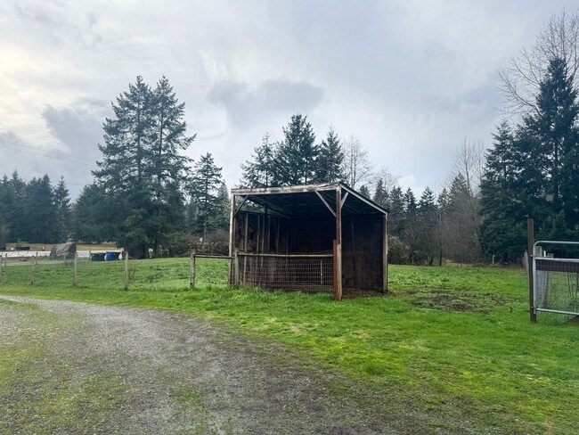 Building Photo - 4.65 Acre Farm/Horse Property for Rent!