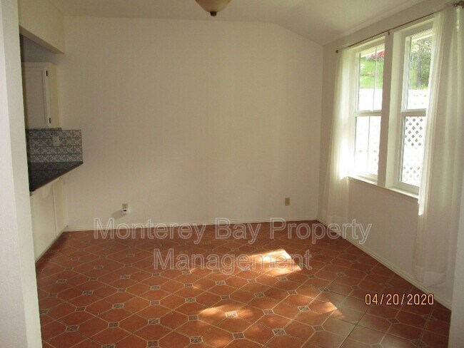 Building Photo - 61 Glen Lake Dr