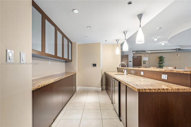 Building Photo - 2641 N Flamingo Rd