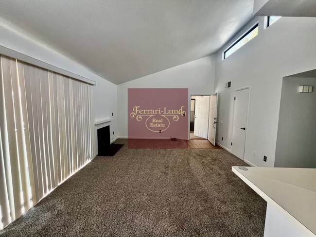 Building Photo - Move in Special!! Upstairs 2 bedroom condo...