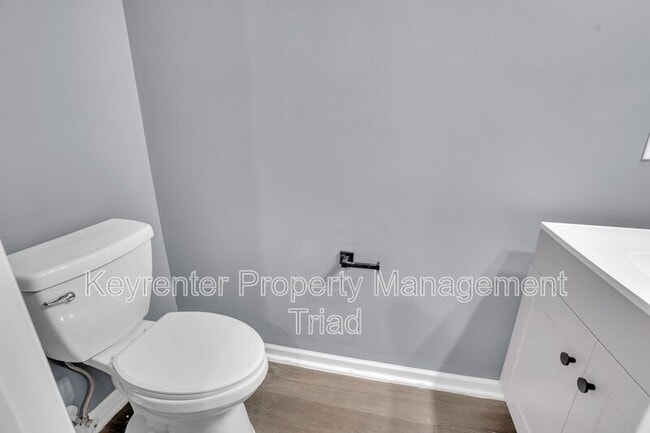 Building Photo - 16 Raelans Cir