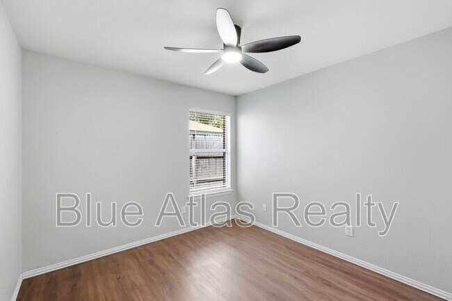 Building Photo - 1012 Waterview Dr