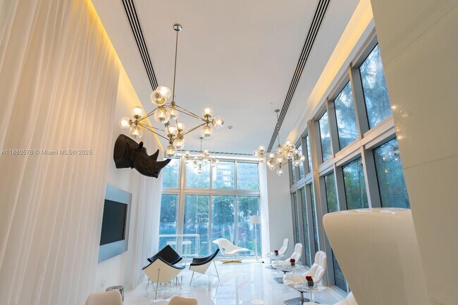 Building Photo - 495 Brickell Ave