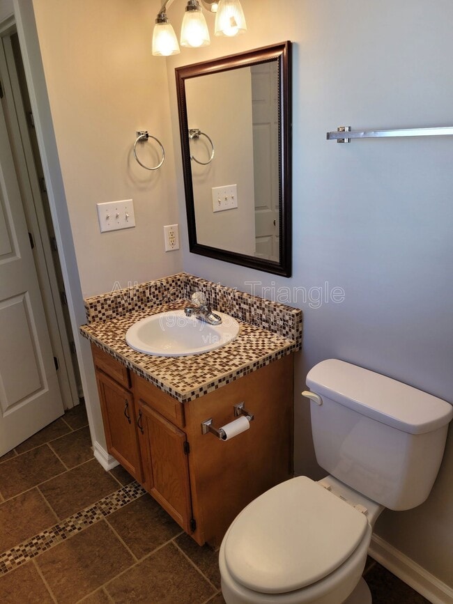 Building Photo - 111 Sunset Dr