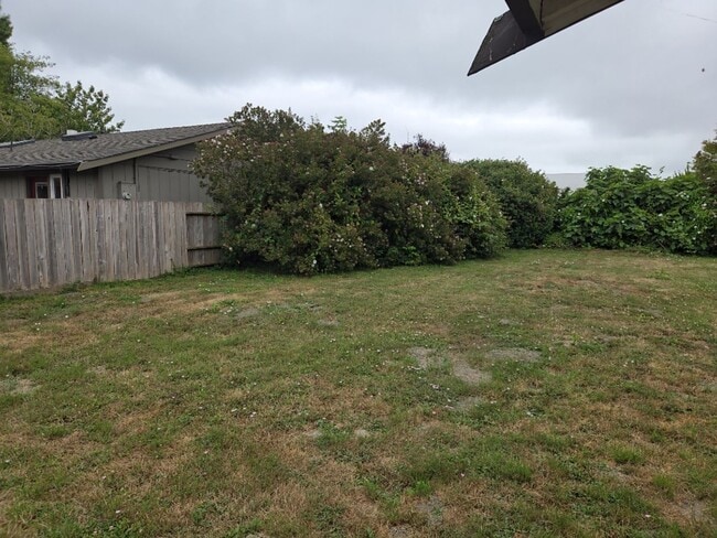 Building Photo - 3-Bedroom Arcata home located close to Cal...