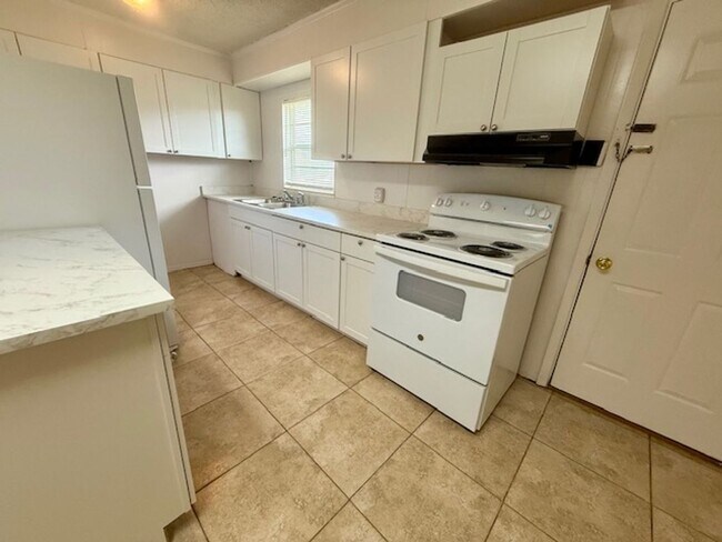 Building Photo - Newly remolded kitchen, flooring and paint! Contact us today to schedule a tour!