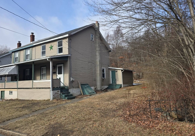 Building Photo - Charming 2 Bed / 1 Bath Single Family Home in Lansford with Front Porch & Yard!