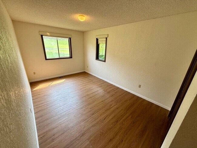 Building Photo - Beautiful Golf Course Home | 2 Bed • 2 Bath • Bonus Room