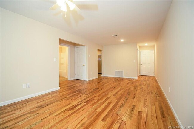 Building Photo - 685 Success Ave