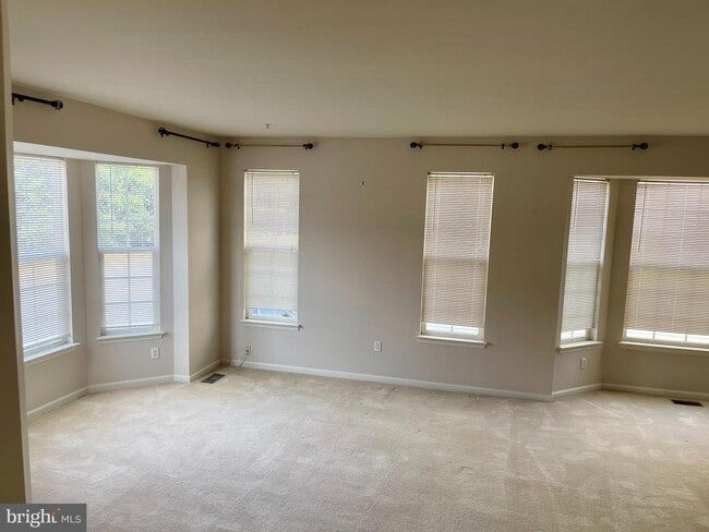 Building Photo - 1047 Lily Way