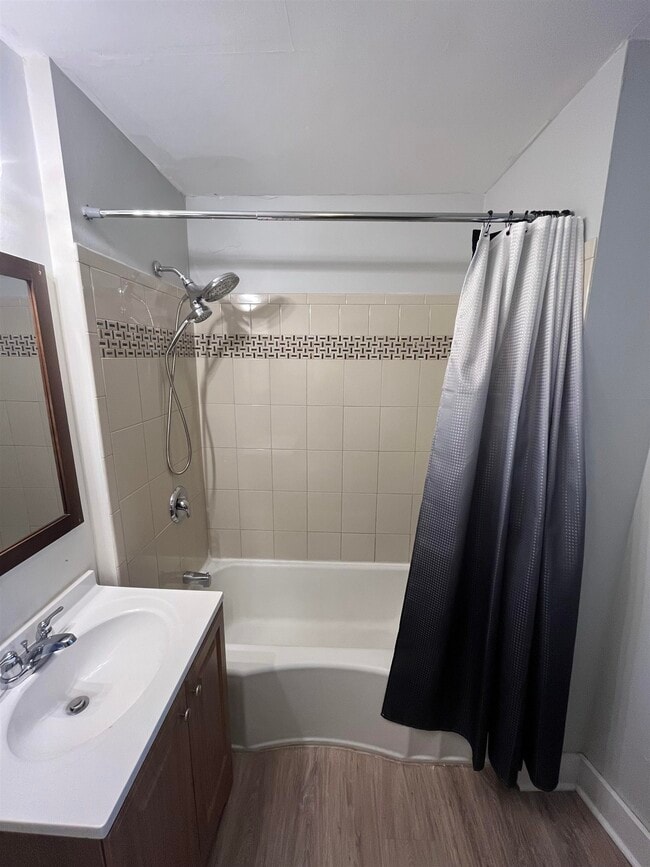 Building Photo - 486 Main St