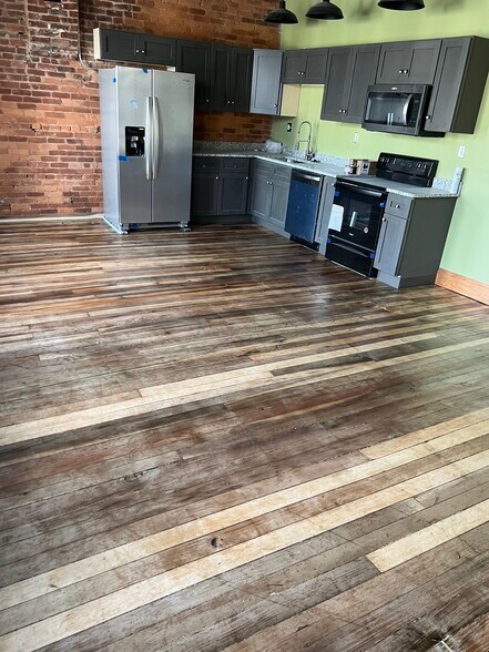 Building Photo - 1609 Winchester Ave