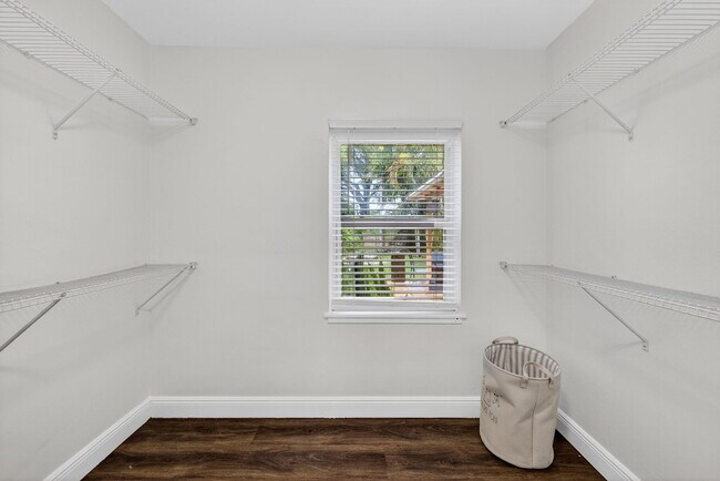 Building Photo - 1317 NE 1st Ave.