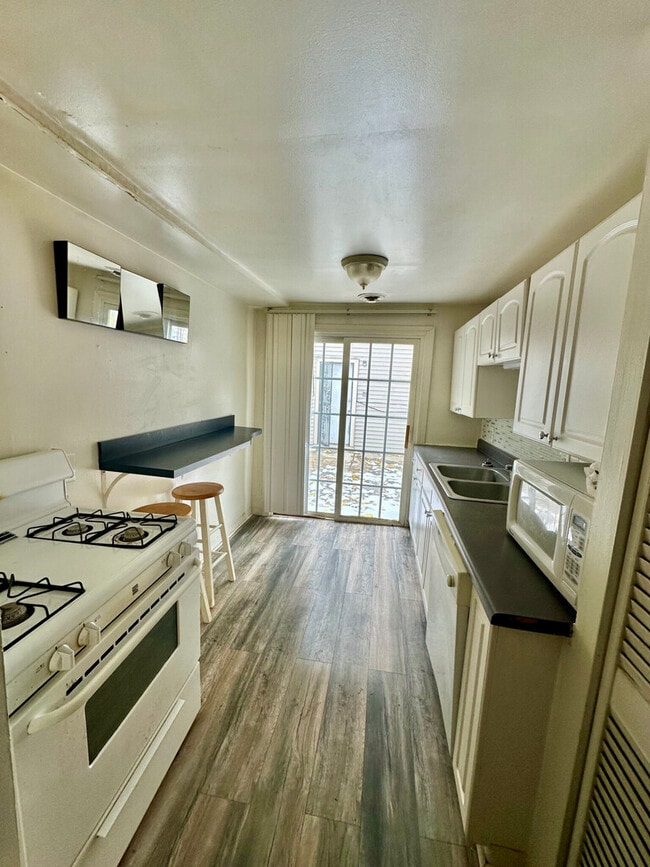 Building Photo - 1501 W Highland Ave