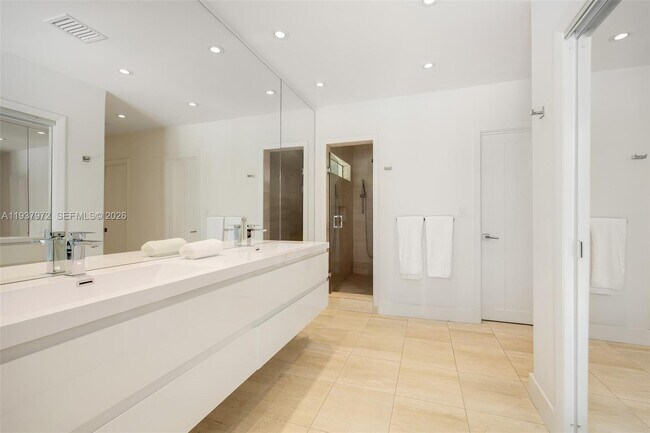 Building Photo - 7230 Vistalmar St