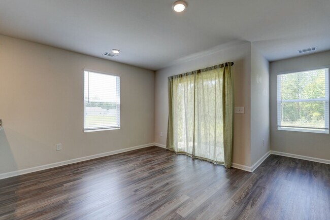 Building Photo - 220 Ingleby Rd