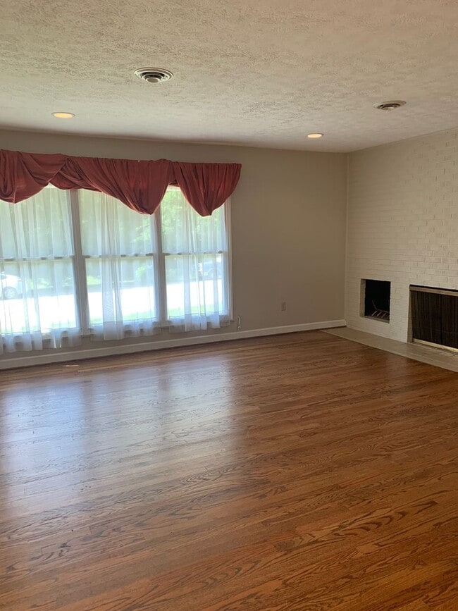 Building Photo - 924 McBryde Ln