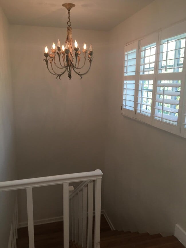 Building Photo - 27 E Rd