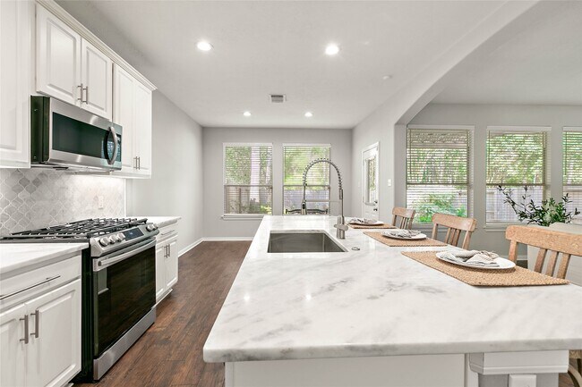 Building Photo - 139 Ledgestone Pl
